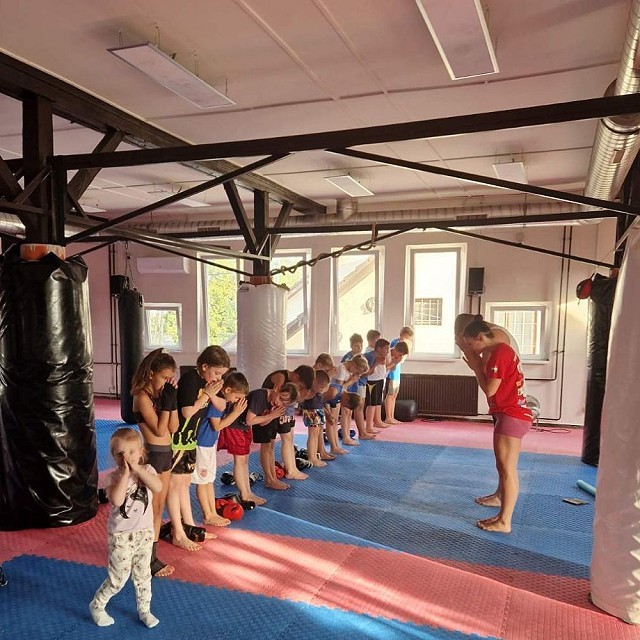 Gyerek thai box edzések első percei